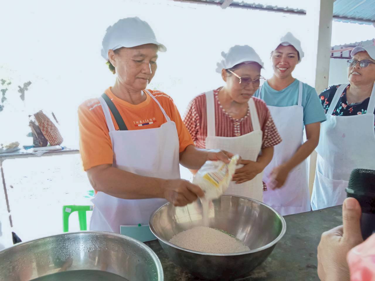 title - สำนักงานการปกิรูปที่ดินจังหวัดอำนาจเจริญ จัดฝึกอบรมโครงการดำเนินงานอันเนื่องมาจากพระราชดำริ ฯ หลักสูตรการทำขนมไทย